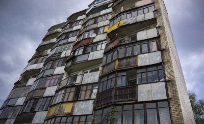 В Екатеринбурге мужчина перелез через балкон 11-го этажа, чтобы спасти застрявшую в лоджии бабушку